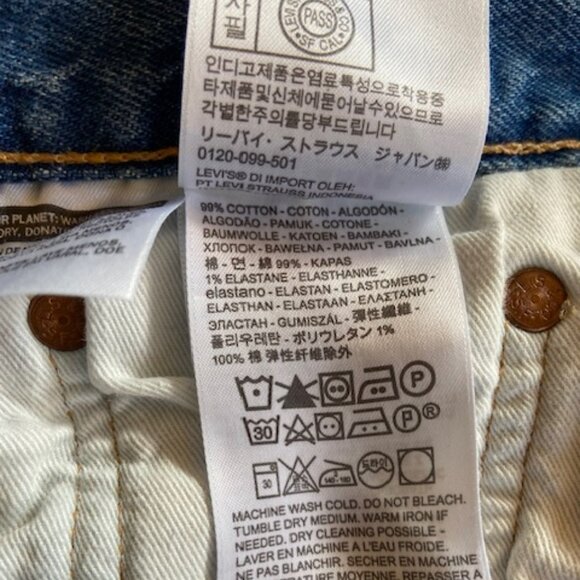 Levi's Premium Woman's Bermuda Denim Shorts Size 30 - Picture 4 of 5